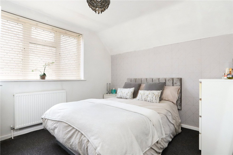 Santina Close, Farnham, GU9