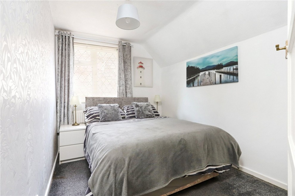 Santina Close, Farnham, GU9