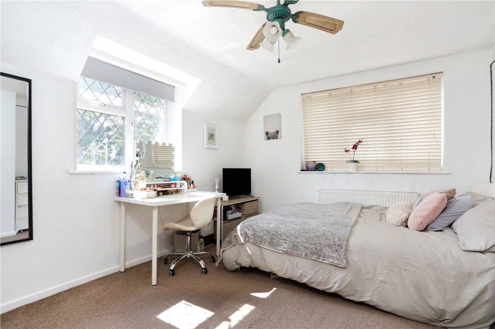 Santina Close, Farnham, GU9