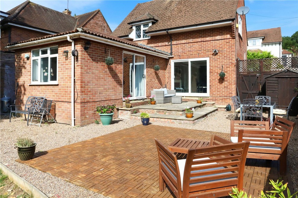 Santina Close, Farnham, GU9