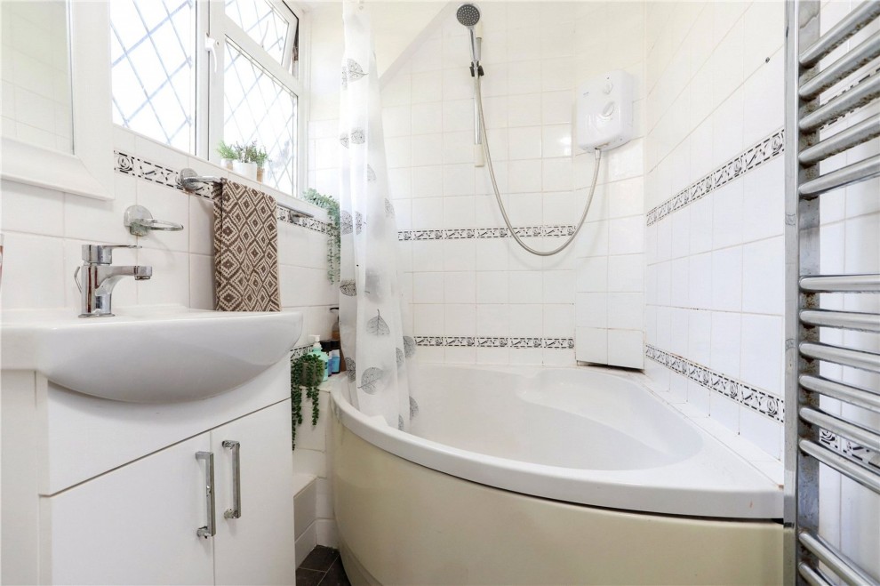 Santina Close, Farnham, GU9