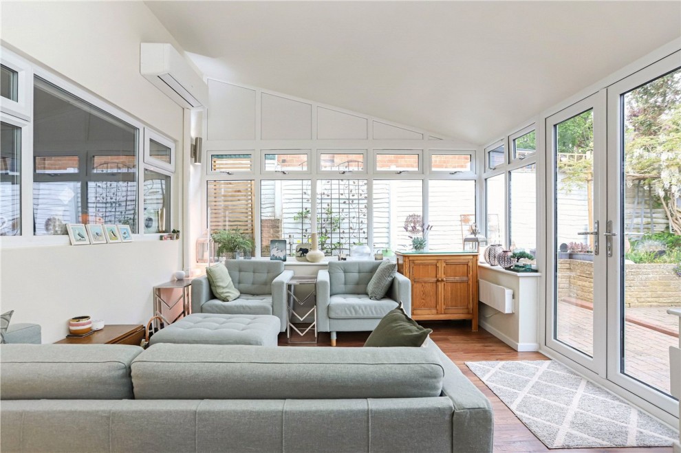 Mount Pleasant, Farnham, GU9
