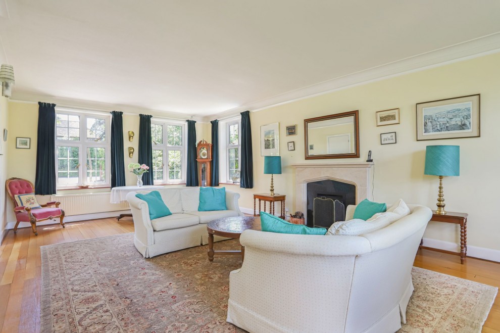 Old Compton Lane, Farnham, GU9