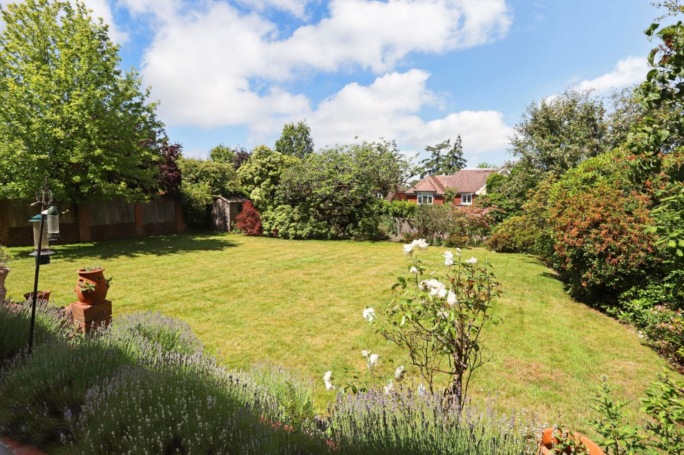 Old Compton Lane, Farnham, GU9