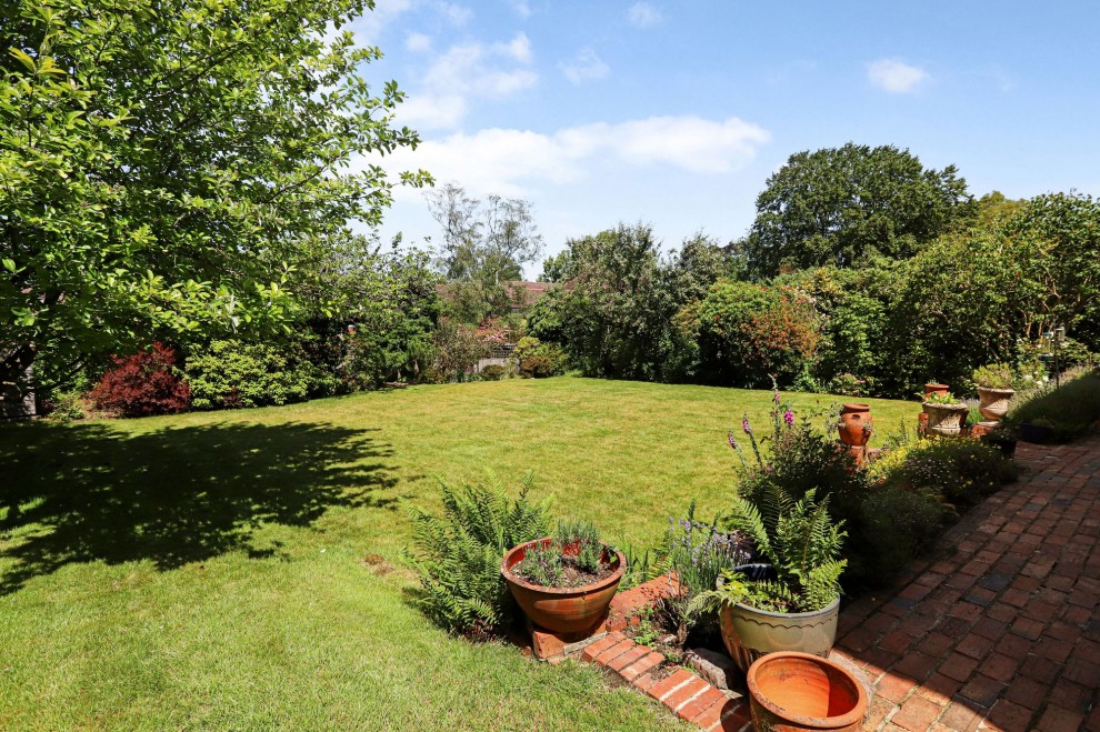 Old Compton Lane, Farnham, GU9