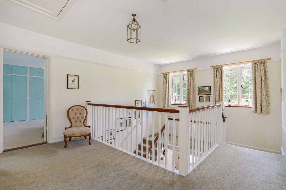 Old Compton Lane, Farnham, GU9