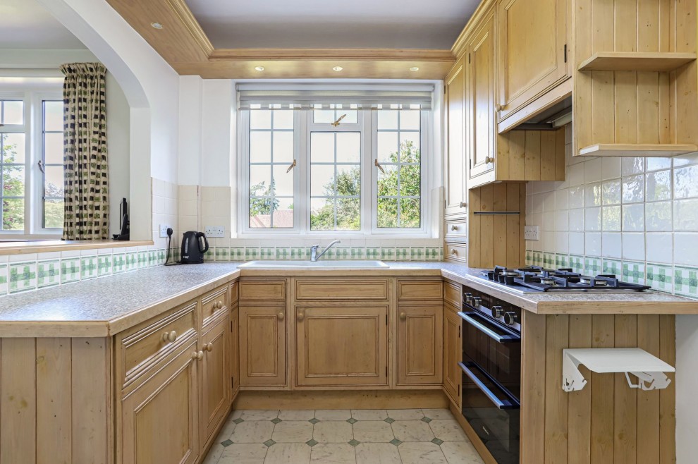 Old Compton Lane, Farnham, GU9