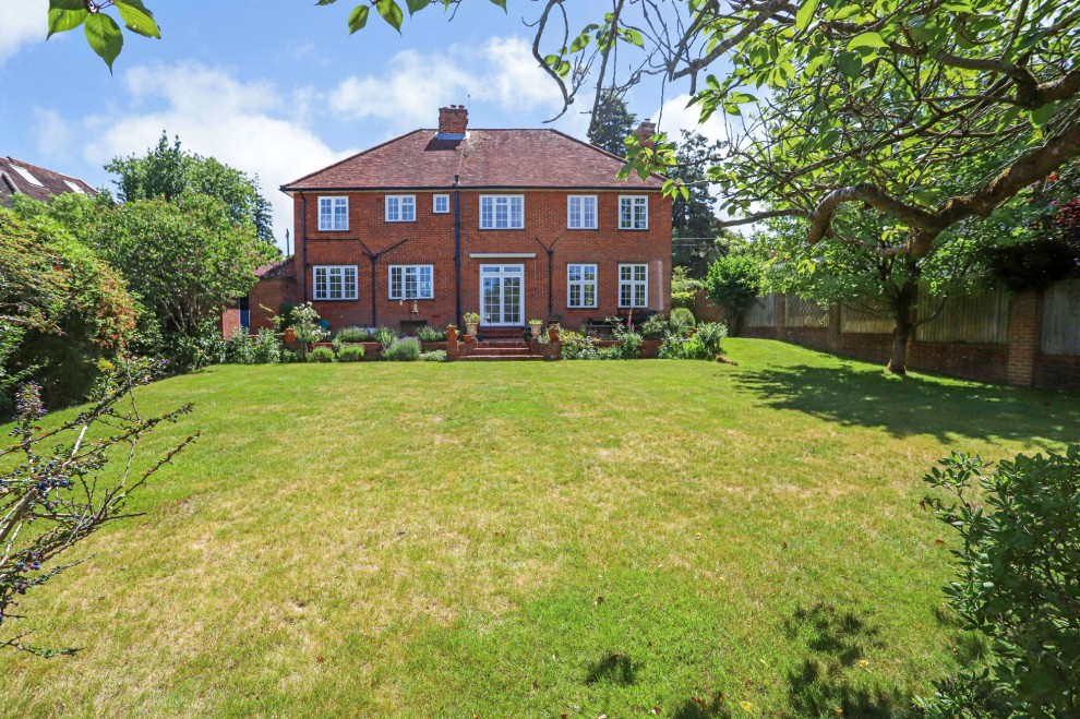 Old Compton Lane, Farnham, GU9