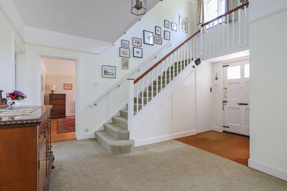 Old Compton Lane, Farnham, GU9