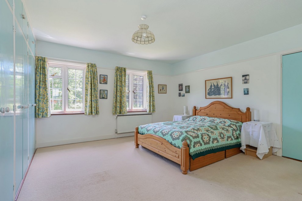 Old Compton Lane, Farnham, GU9