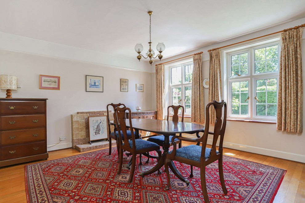 Old Compton Lane, Farnham, GU9