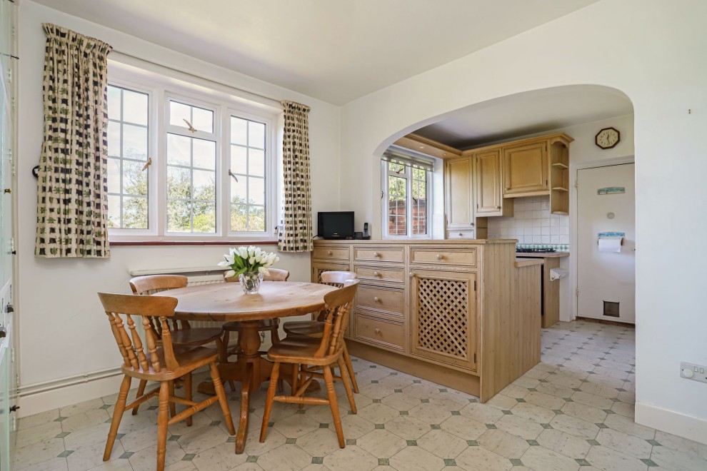 Old Compton Lane, Farnham, GU9