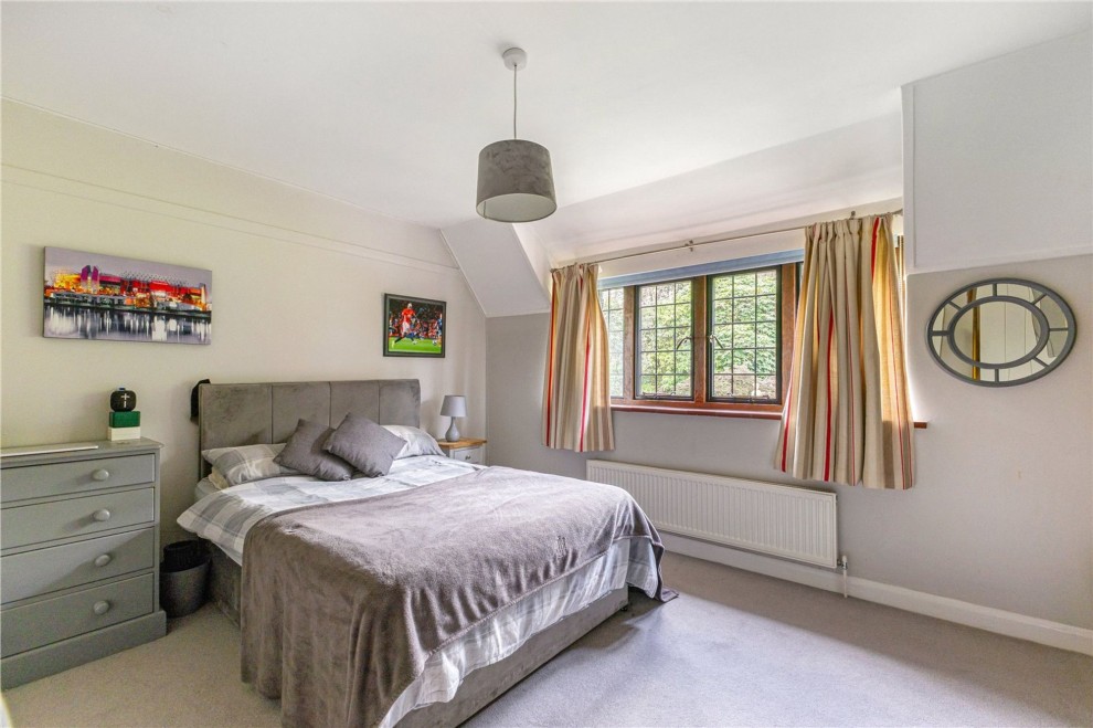 Farnham Road, Churt, GU10
