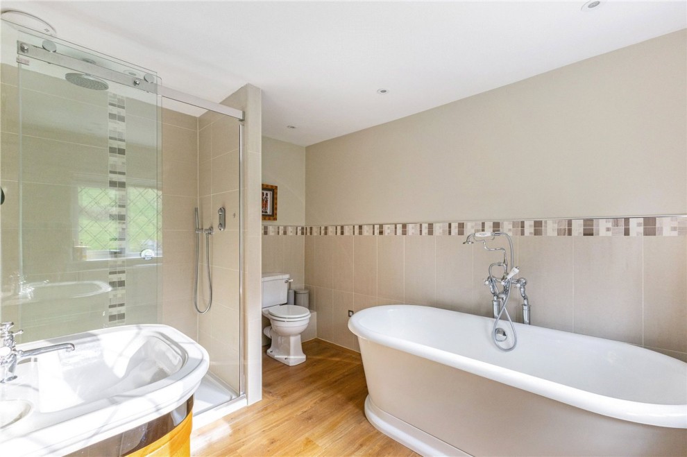 Farnham Road, Churt, GU10