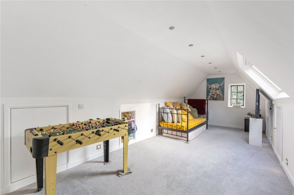 Farnham Road, Churt, GU10