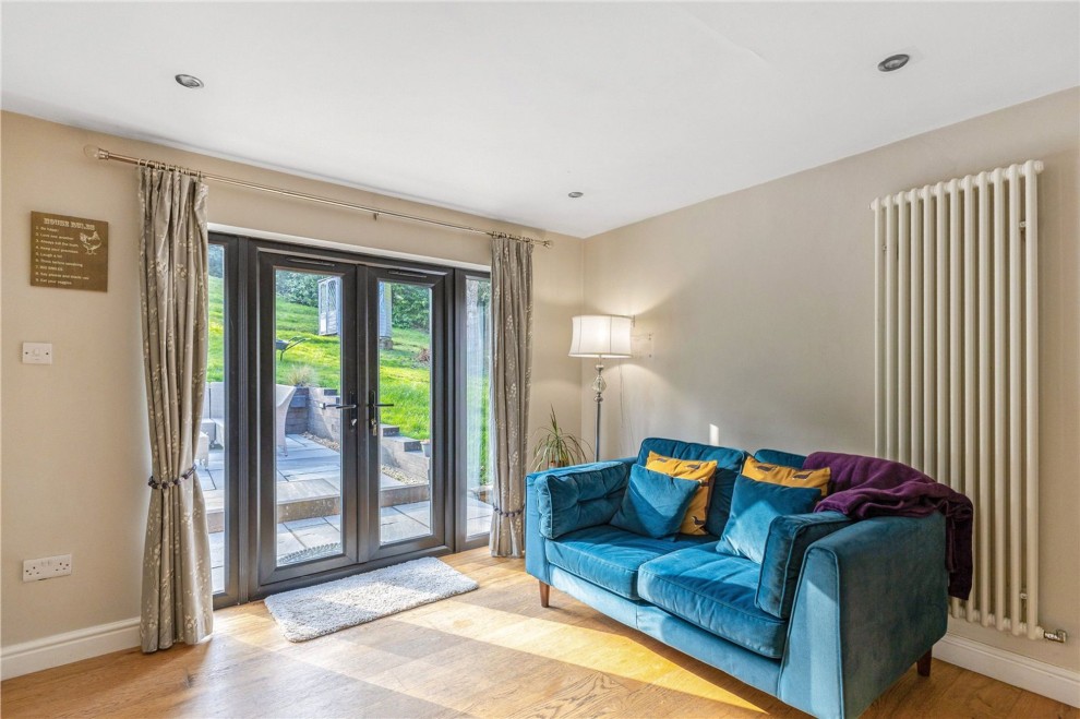 Farnham Road, Churt, GU10