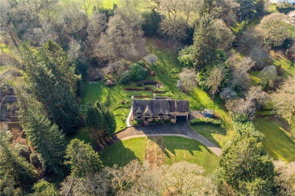 Farnham Road, Churt, GU10