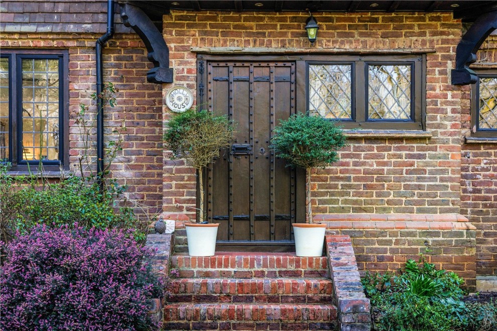 Farnham Road, Churt, GU10
