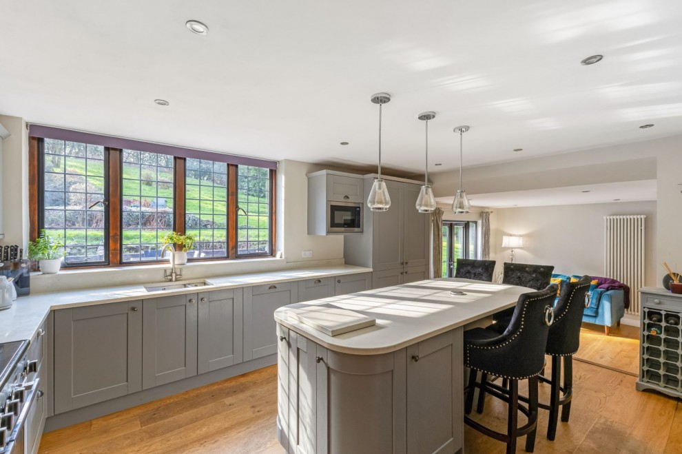 Farnham Road, Churt, GU10