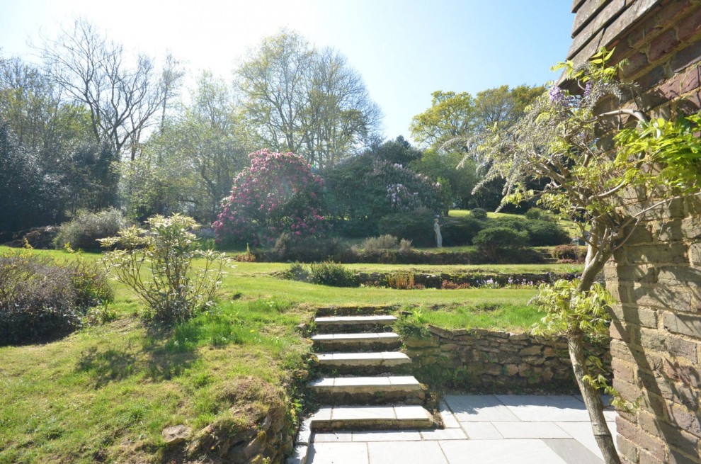 Farnham Road, Churt, GU10