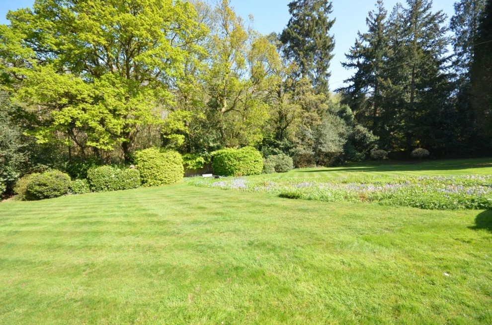 Farnham Road, Churt, GU10