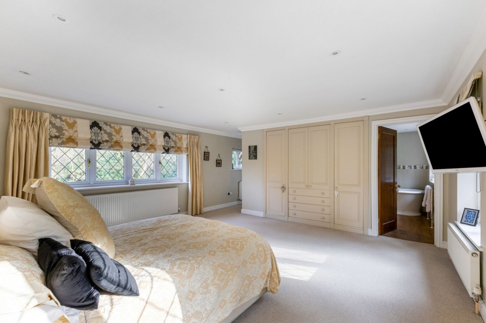 Farnham Road, Churt, GU10