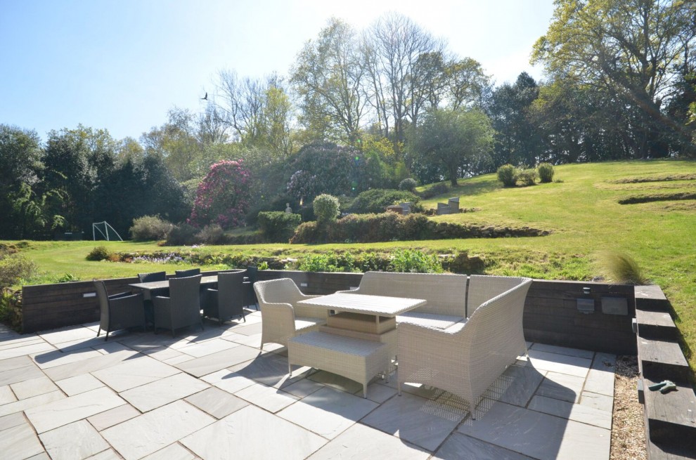 Farnham Road, Churt, GU10