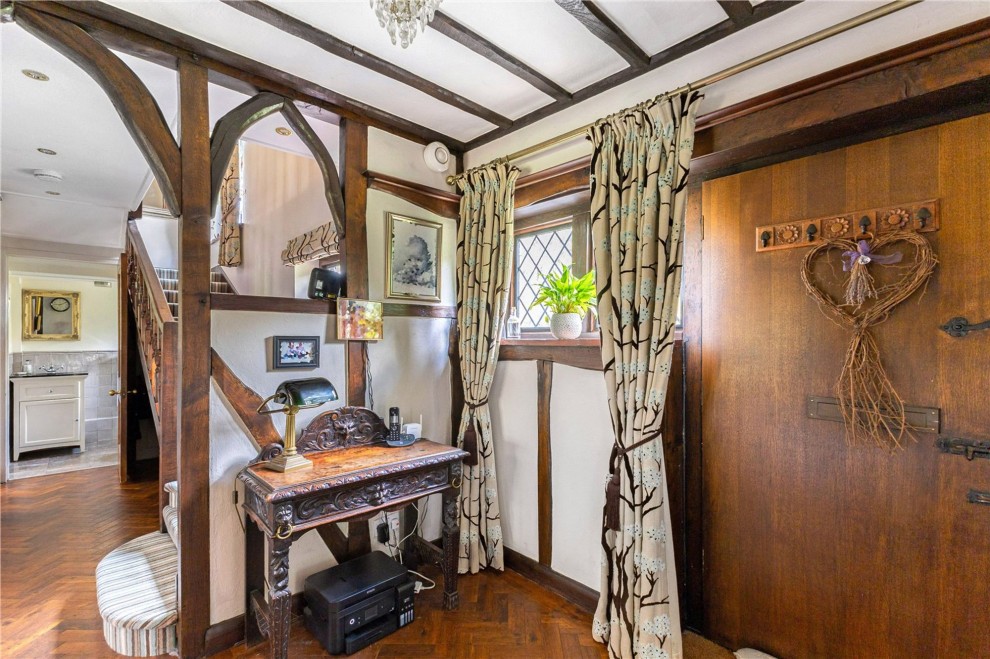 Farnham Road, Churt, GU10