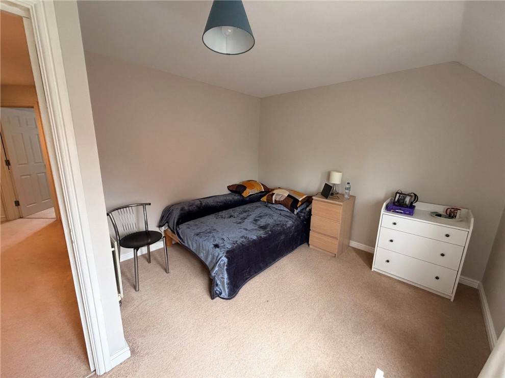 Heron Close, Farnham, GU9