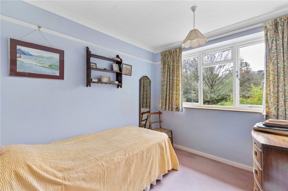 55 Lynch Road, Farnham, GU9