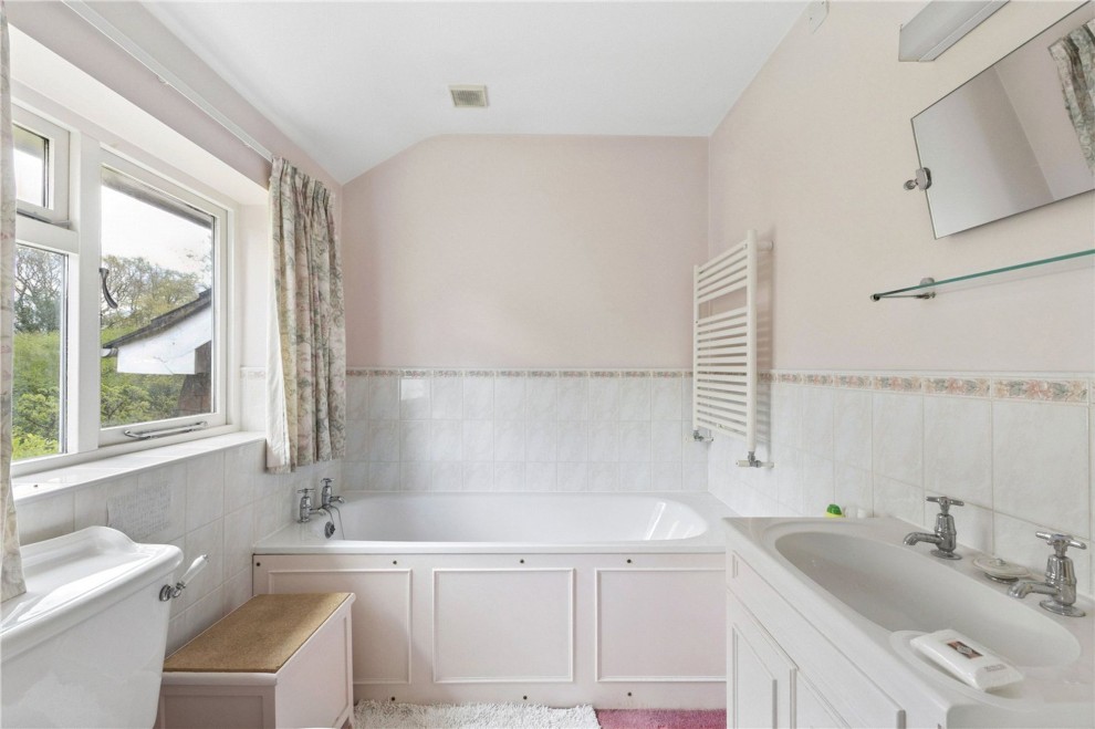 55 Lynch Road, Farnham, GU9