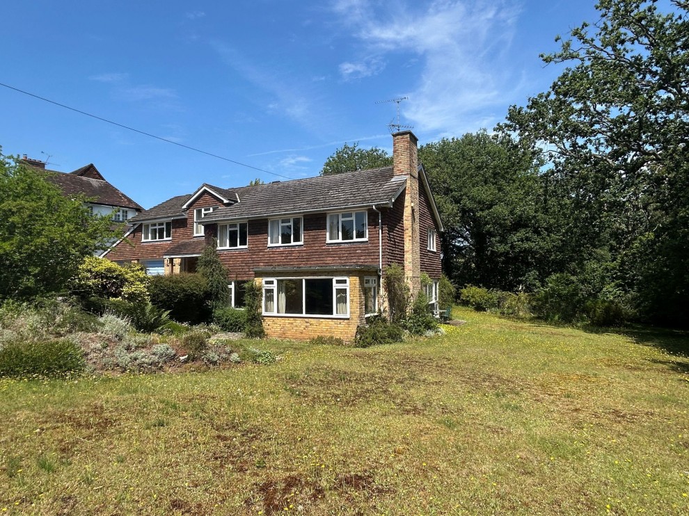 55 Lynch Road, Farnham, GU9