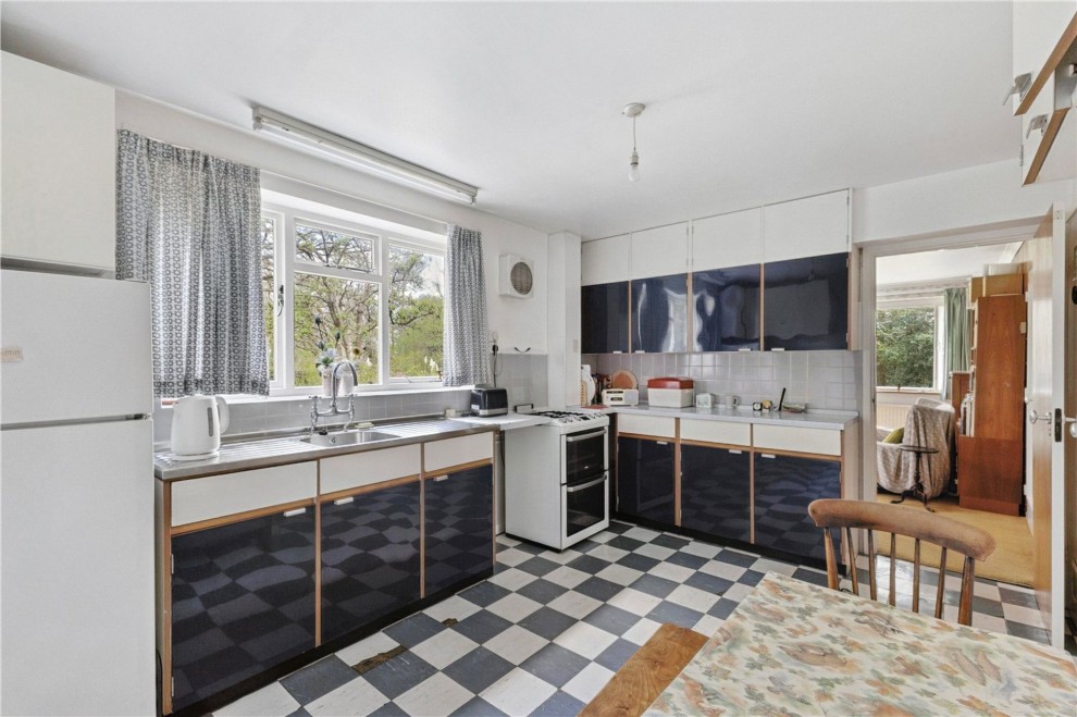 55 Lynch Road, Farnham, GU9