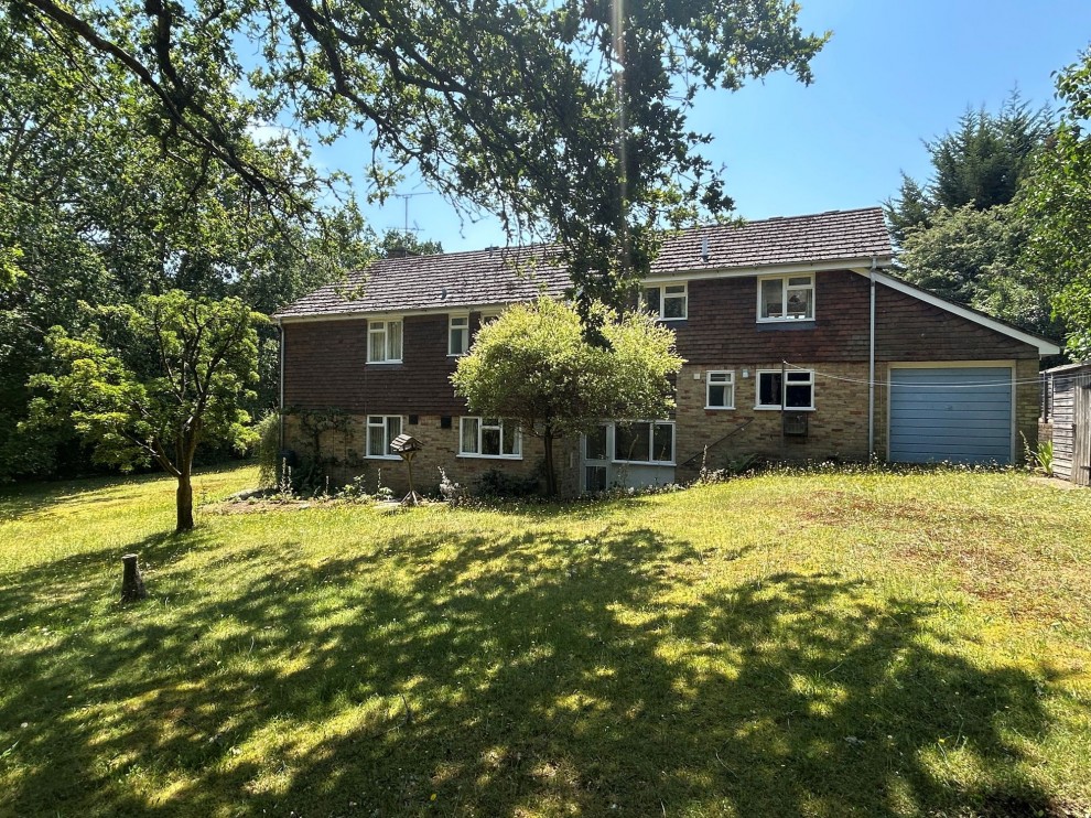 55 Lynch Road, Farnham, GU9