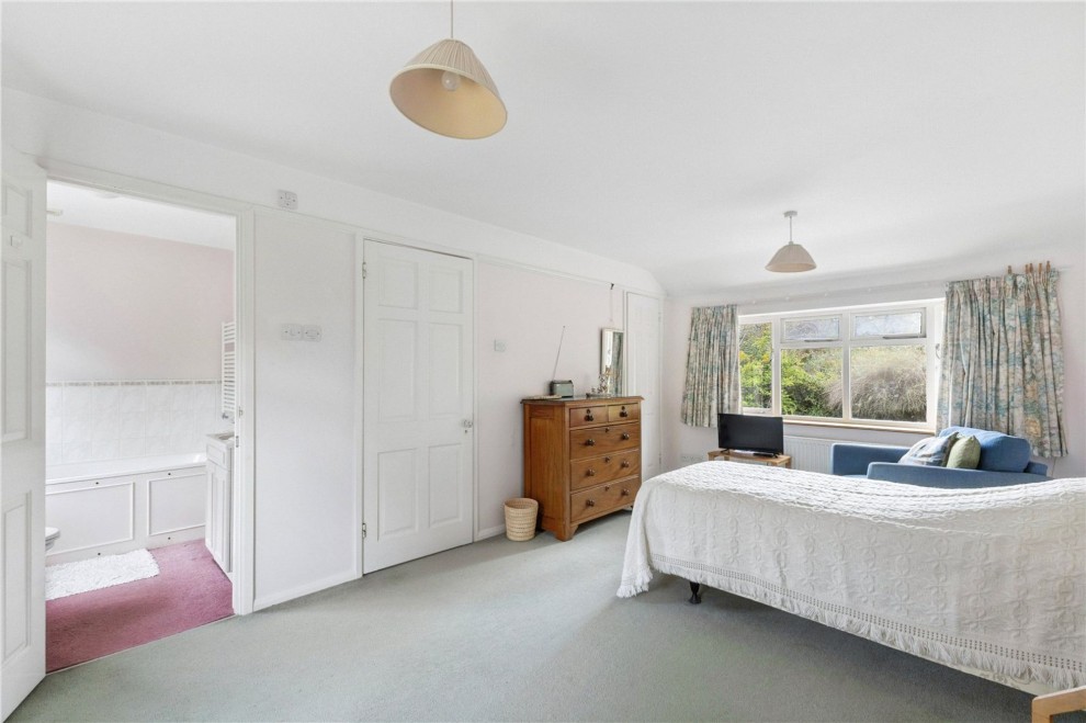 55 Lynch Road, Farnham, GU9