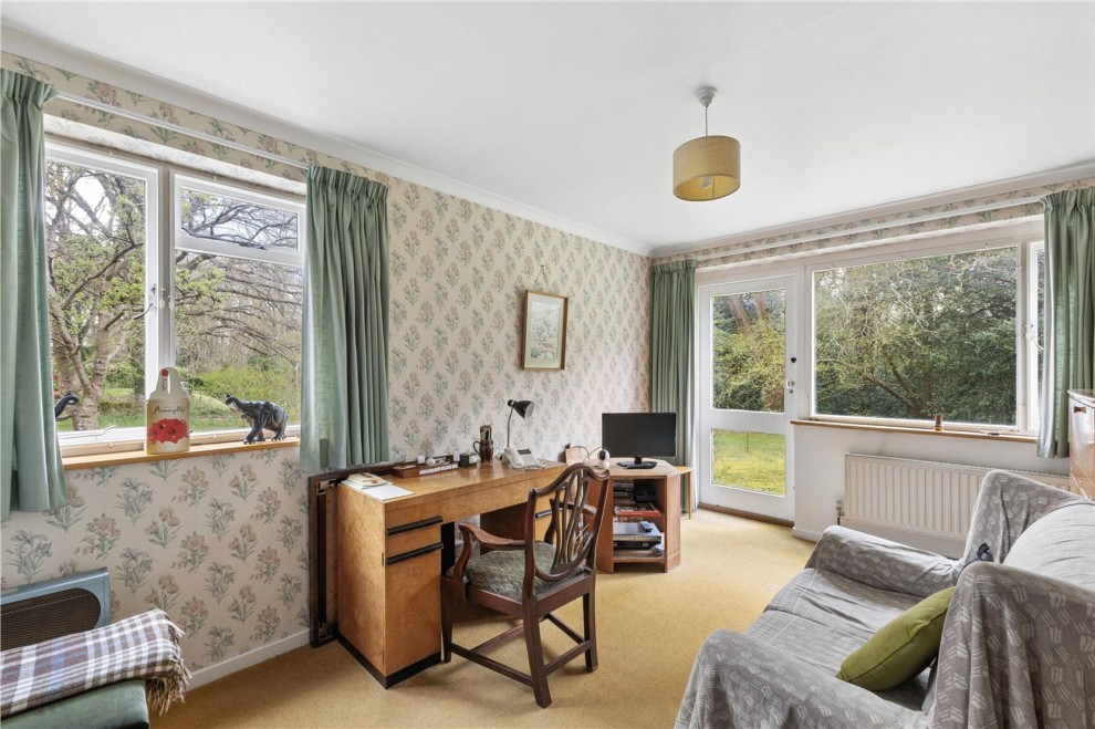 55 Lynch Road, Farnham, GU9
