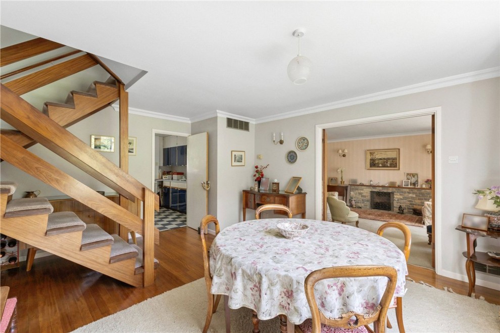 55 Lynch Road, Farnham, GU9