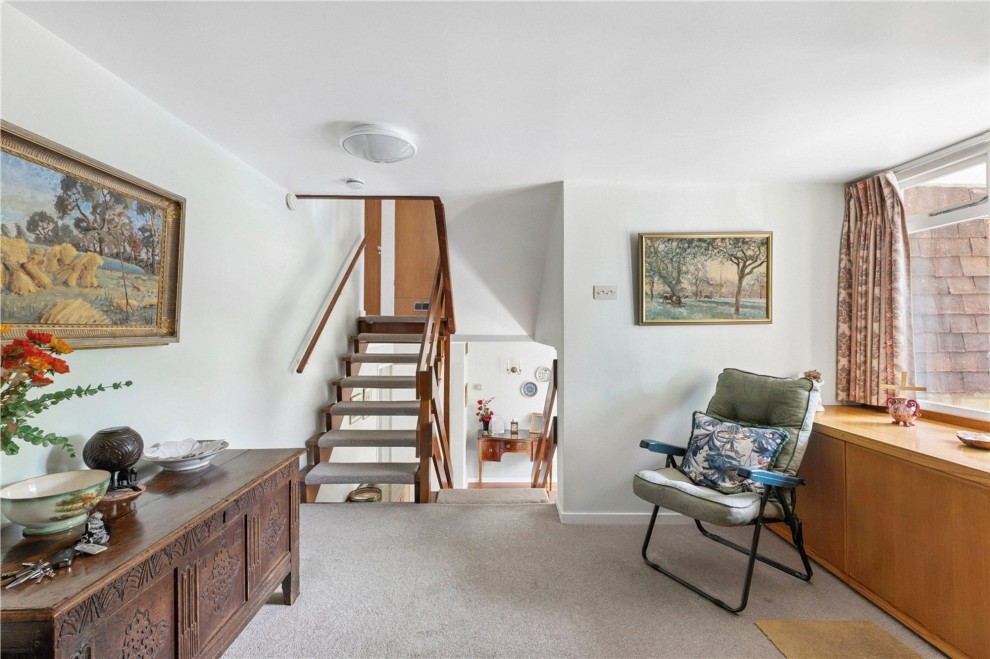 55 Lynch Road, Farnham, GU9