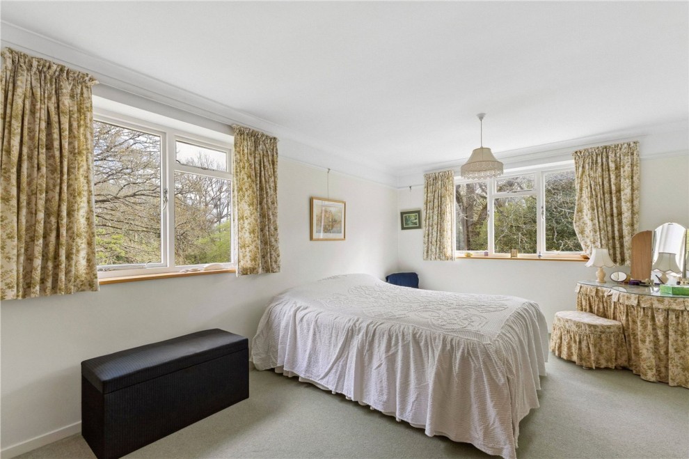55 Lynch Road, Farnham, GU9