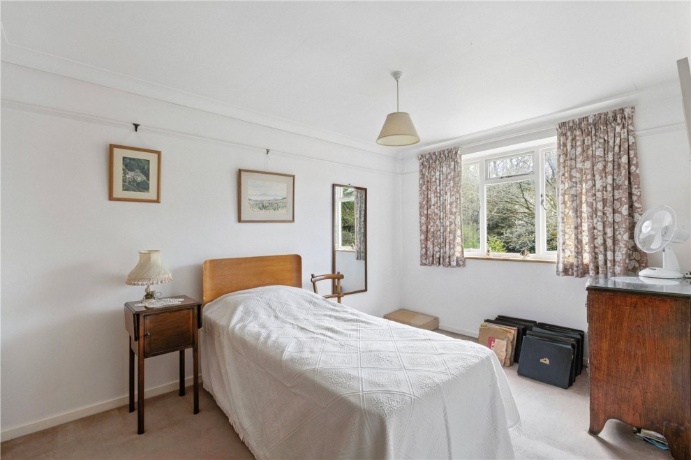 55 Lynch Road, Farnham, GU9