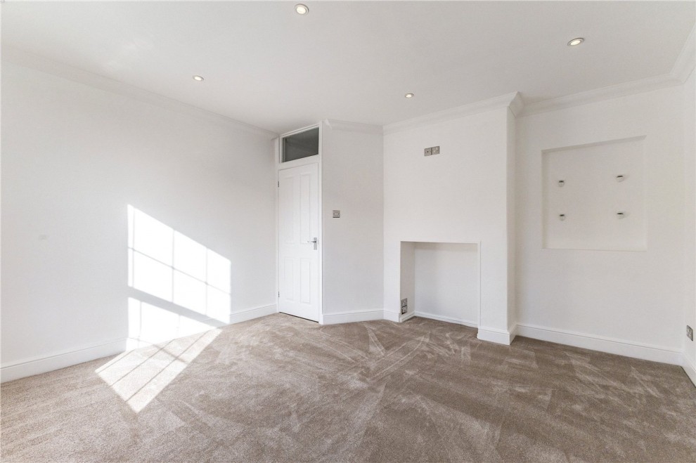 East Street, Farnham, GU9