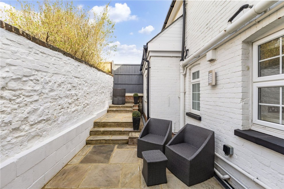 East Street, Farnham, GU9