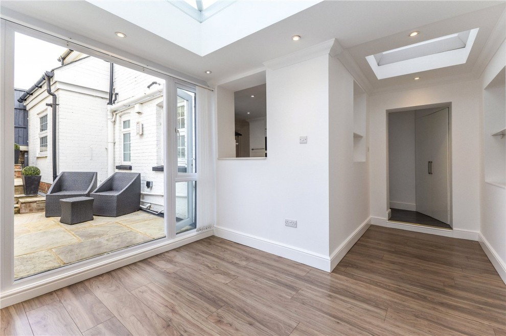 East Street, Farnham, GU9