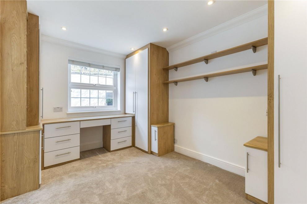 East Street, Farnham, GU9