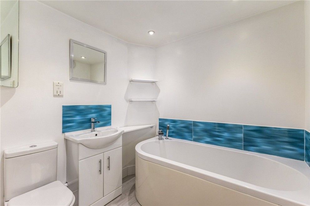 East Street, Farnham, GU9