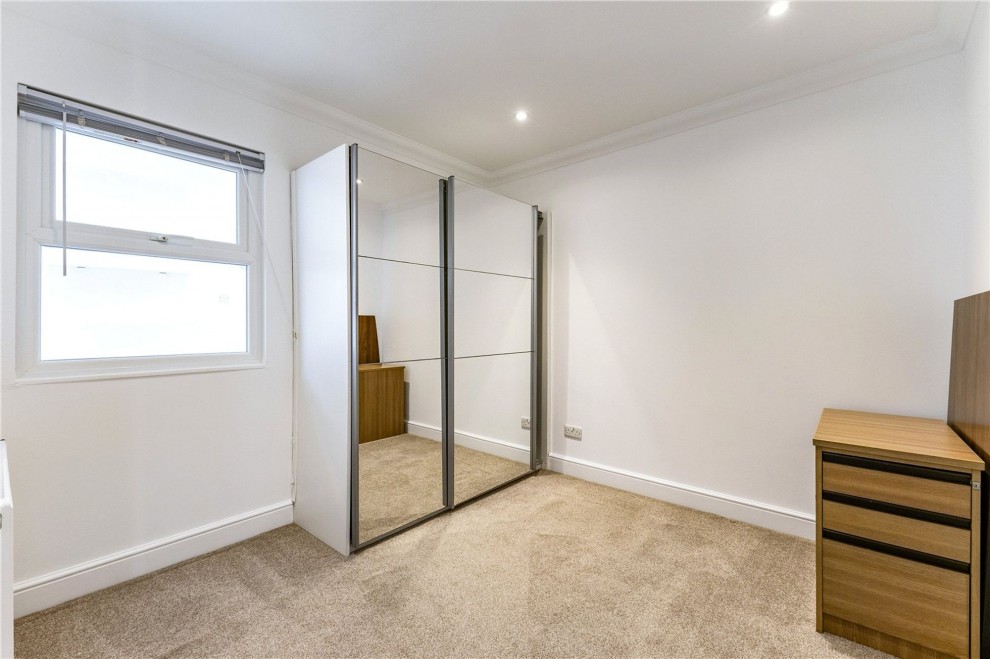 East Street, Farnham, GU9