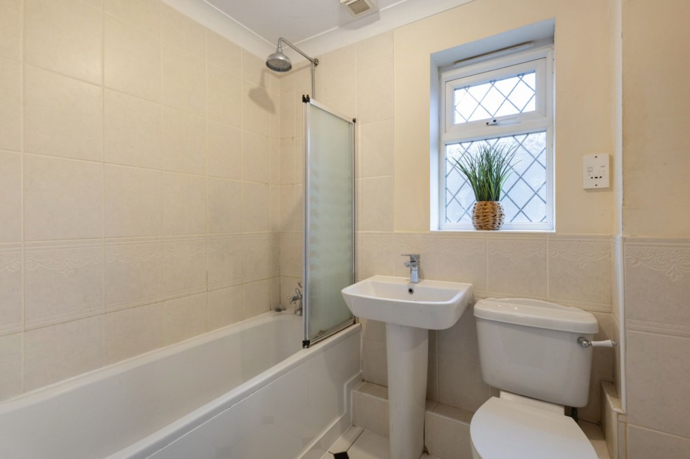 Thorn Road, Wrecclesham, GU10
