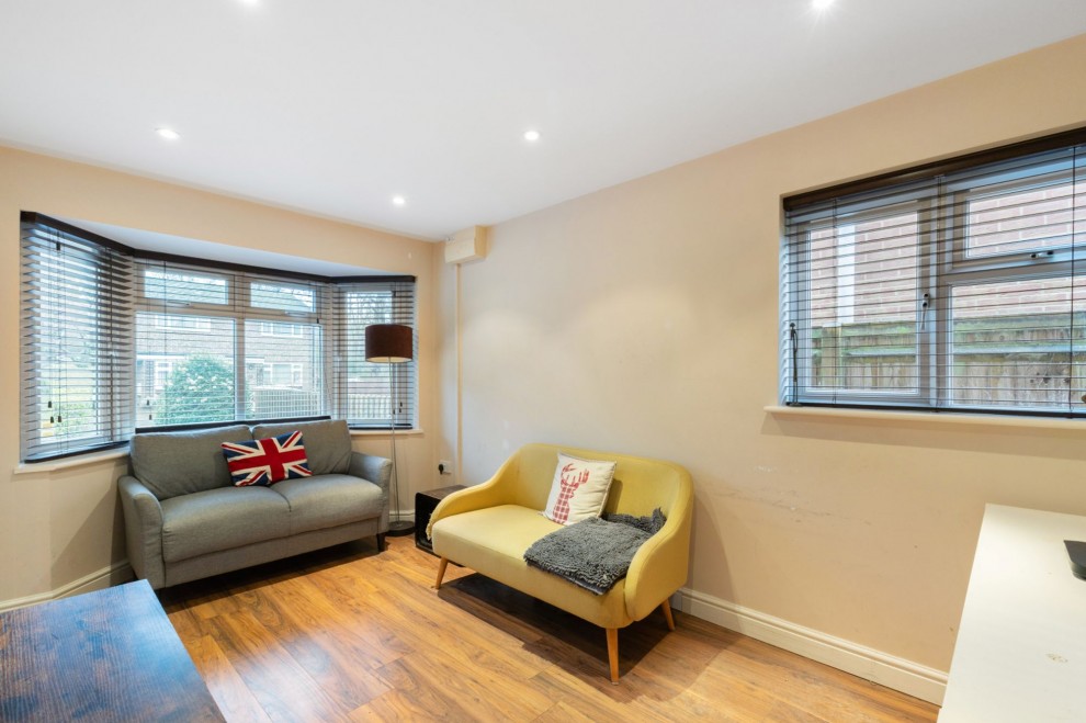Thorn Road, Wrecclesham, GU10