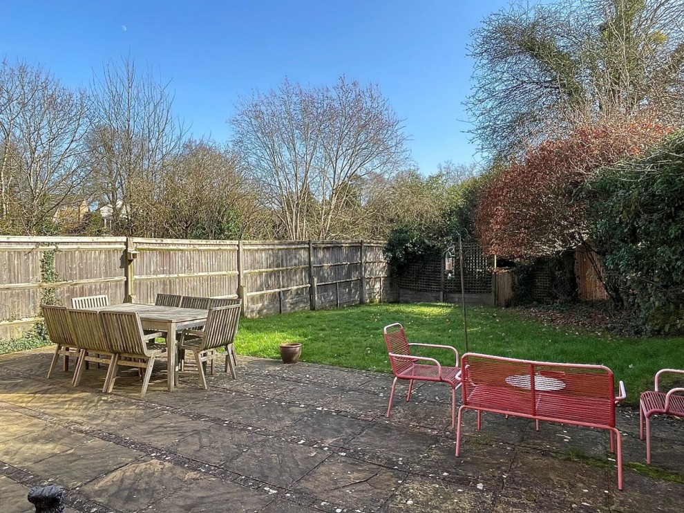 Thorn Road, Wrecclesham, GU10