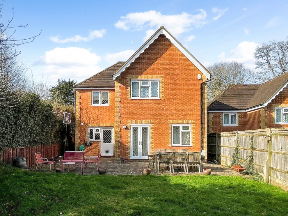 Thorn Road, Wrecclesham, GU10
